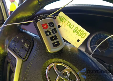 2018 Toyota Sienna Limited Premium 7 Passenger из США, поврежденный, VIN 5TDYZ3DC2JS954794